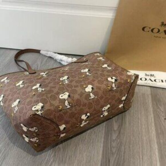NWT Coach X Peanuts City Tote In With Snoopy Woodstock - Picture 5 of 7